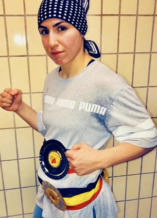 DJANA CANAN championne de Belgique pour les cours de femmes par une femme du matin.